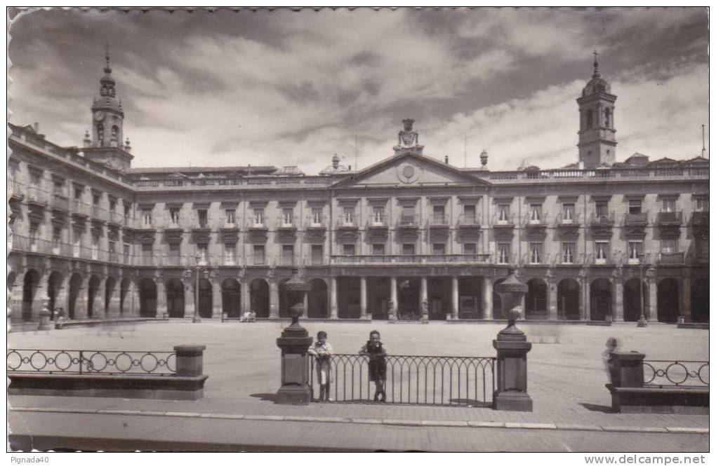 Cp , ESPAGNE , VITORIA , Place D'Espagne , Hôtel De Ville - Álava (Vitoria)