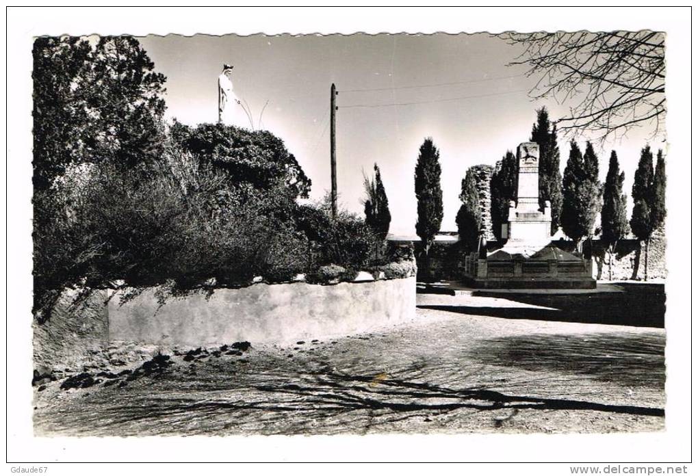 SOLIGNAC SUR LOIRE (HAUTE LOIRE - 43) - CPSM (FORMAT CPA) - LE MONUMENT AUX MORTS ET LA SAINTE VIERGE - Solignac Sur Loire