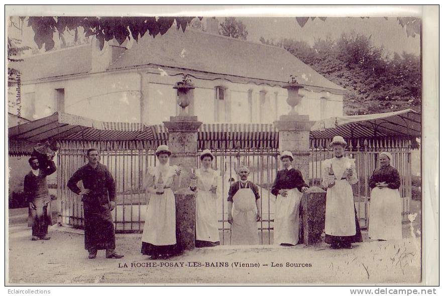 La Roche Posay   Les Sources         Donneuses  D'eau - La Roche Posay