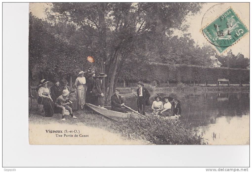 VIGNEUX - Une Partie De Canot - Vigneux Sur Seine