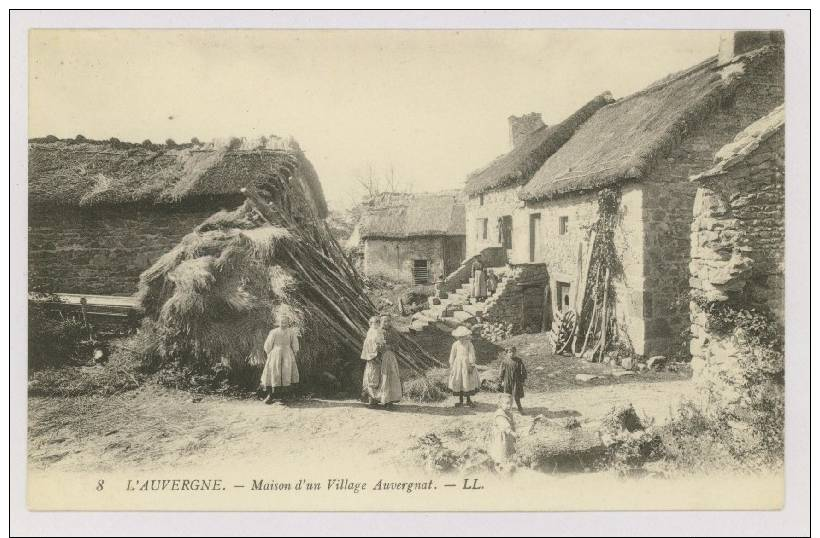 AUVERGNE : Maison D'un Village Auvergnat - Ferme, Paysans *f5294 - Auvergne