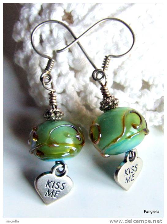 Boucles D´oreilles "Kiss Me" Vert D'eau En Verre Filé Au Chalumeau Argent De Bali (99%)et Argent 925  Les Perles Ont été - Earrings