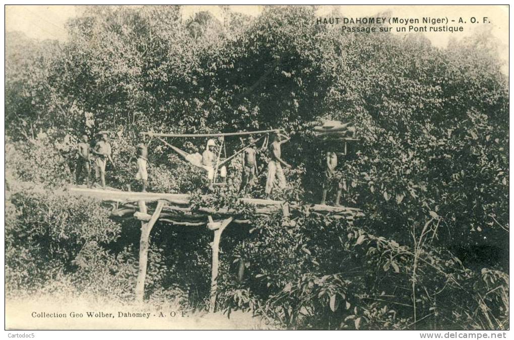 Haut Dahomey (Moyen Niger) A.O.F Passage Sur Un Pont Rustique  Cpa - Benin