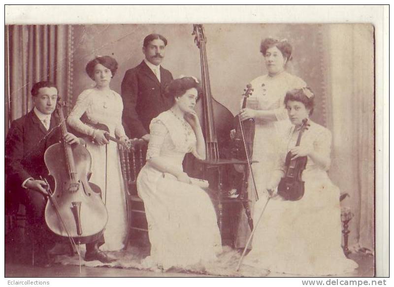 86- Poitiers     Musiciens    Violons  Violoncelles        Carte Photo Prise Au Café D'Armes  Sur La Grande Place - Poitiers