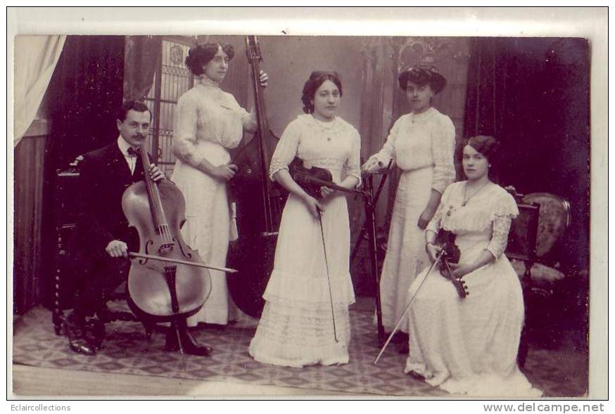 86 - Poitiers     Musiciens    Violons  Violoncelles        Carte Photo Prise Au Café D'Armes  Sur La Grande Place - Poitiers