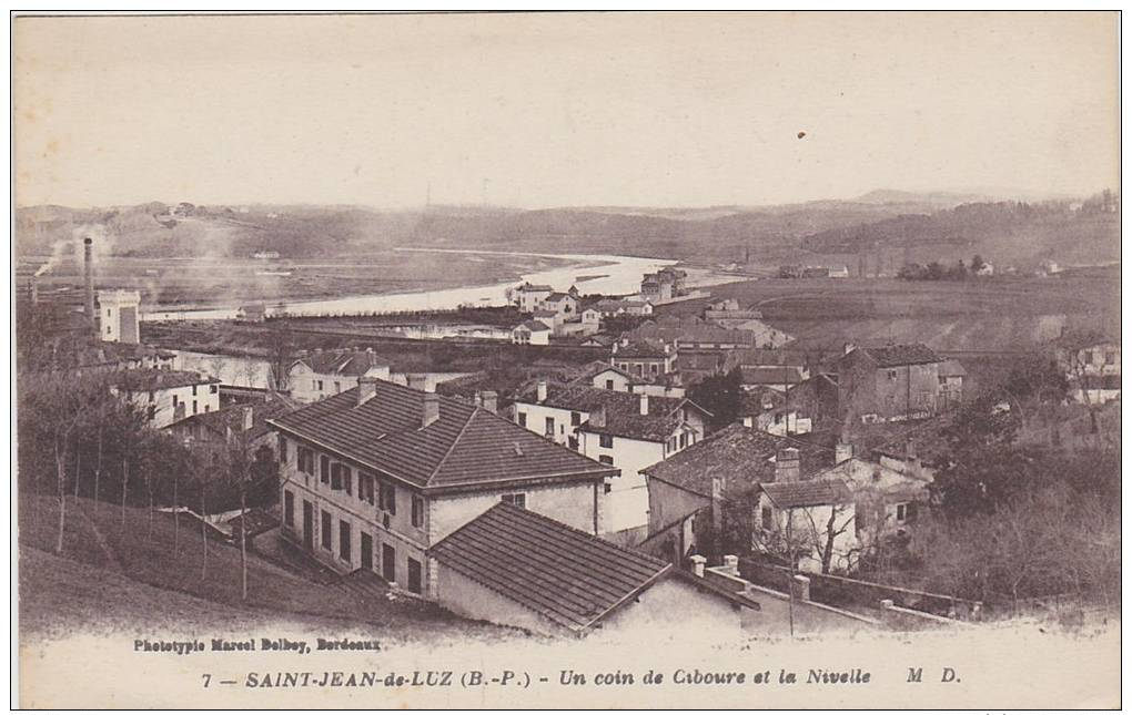 Cpa  Saint-Jean-de-Luz.  Un Coin De Ciboure Et La Nivelle.  ( 2 Scans ) - Saint Jean De Luz