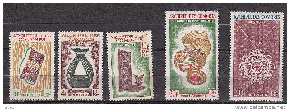 M4446 - COLONIES FRANCAISES COMORES Yv N°29/31 + AERIENNE **  ARTISANAT Taches De Ruille Sur 31 - Unused Stamps