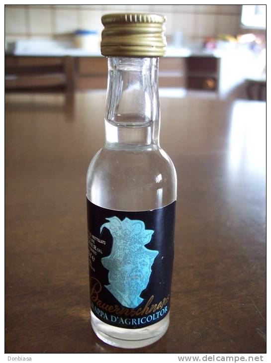 Bauernschnaps Grappa D´agricoltor: Bottiglia Mignon Tappo Metallico. Distillerie Roner Srl Termeno - Tramin - Alcoolici