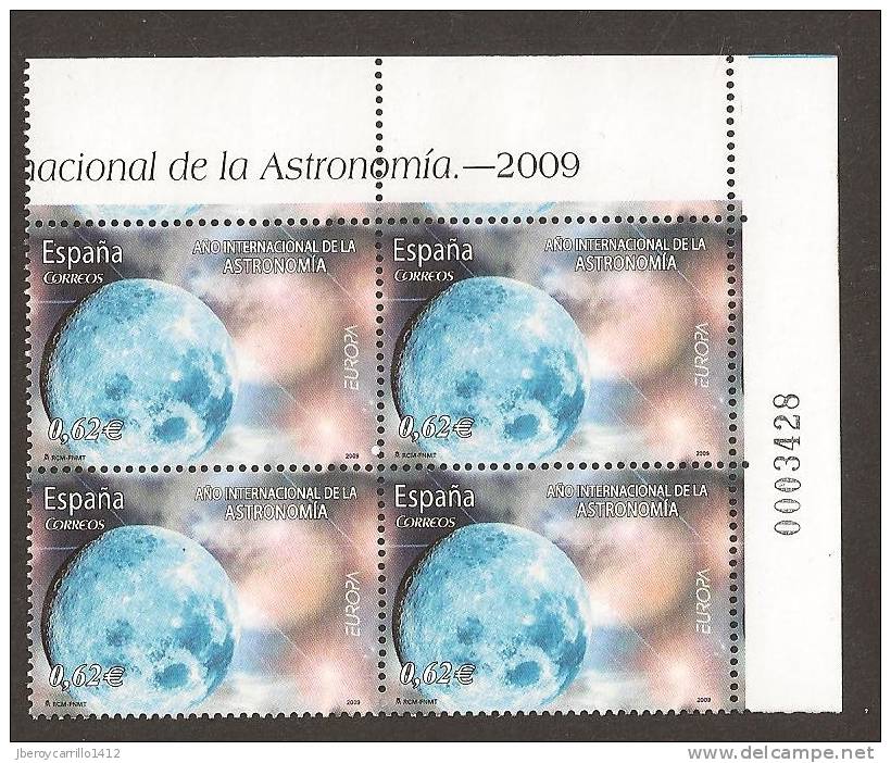 ESPAÑA /SPAIN / SPANIEN - EUROPA 2009 - TEMATICA \"ASTRONOMIA\" - BLOQUE De 4 CANTO SUPERIOR DERECHO -DENTADOS - 2009
