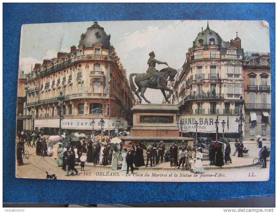 CPA...ORLEANS..LA PLACE DU MARTROI ET STATUE DE JEANNE D ARC..PLAN ANIME..1907 - Orleans