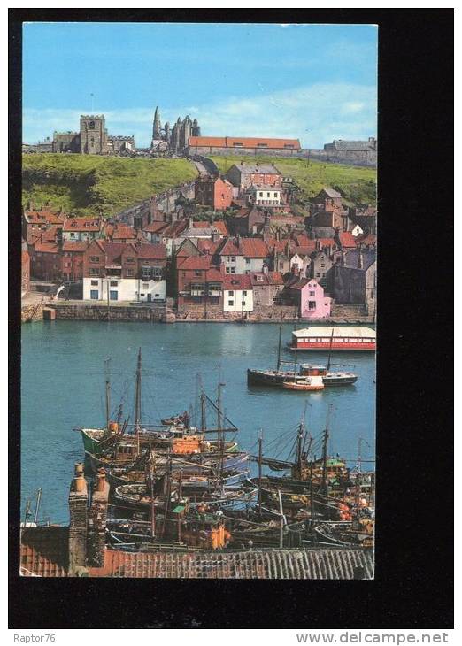 CPM Non écrite Royaume Uni WHITBY The Harbour And Abbey  Le  Port Et L'Abbaye - Whitby