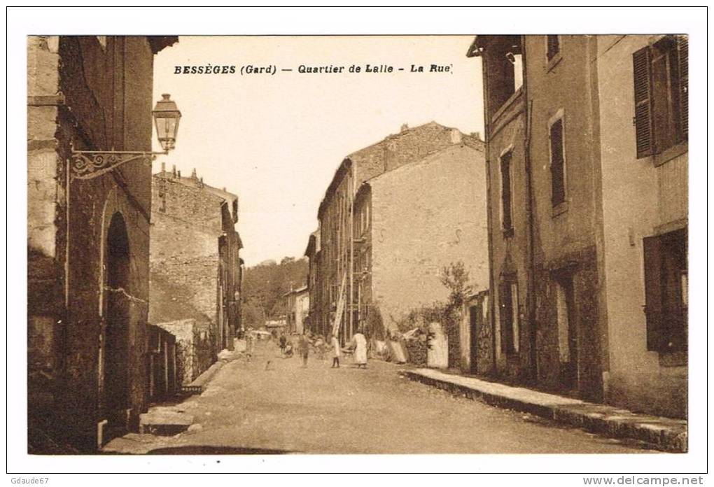 BESSEGES (GARD - 30) - CPA - QUARTIER DE LALLE - LA RUE - Bessèges