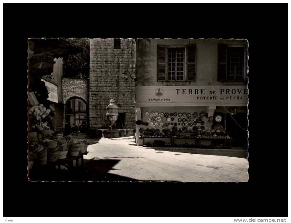 06 - VENCE - La Place Du Peyra Et La Fontaine - 88-28 - Poterie - Vence