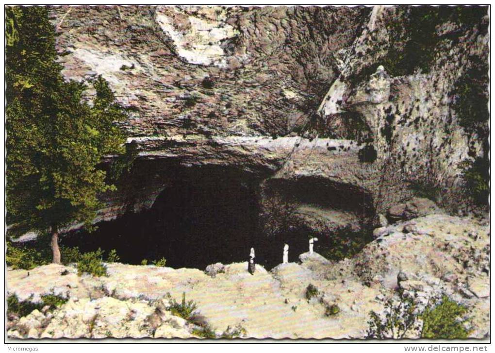 FONTAINE DE VAUCLUSE - Le Gouffre Par Basses Eaux - Autres & Non Classés