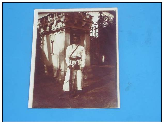 Photo Originale Ancienne Homme Militaire Indochine Vietnam(caserne Saigon?) - Viêt-Nam