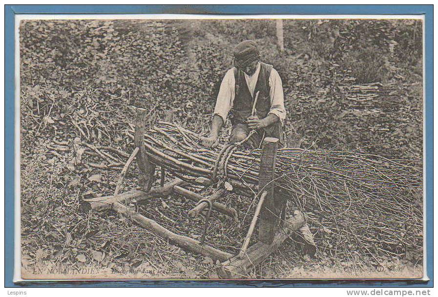 14 - EN NORMANDIE -- Bûcheron Dans Les Bois - Autres & Non Classés