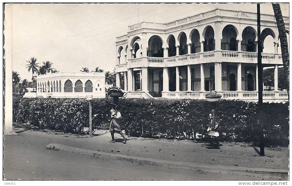 CPSM Lomé - Le Palais De Justice Et Le Cercle - Togo