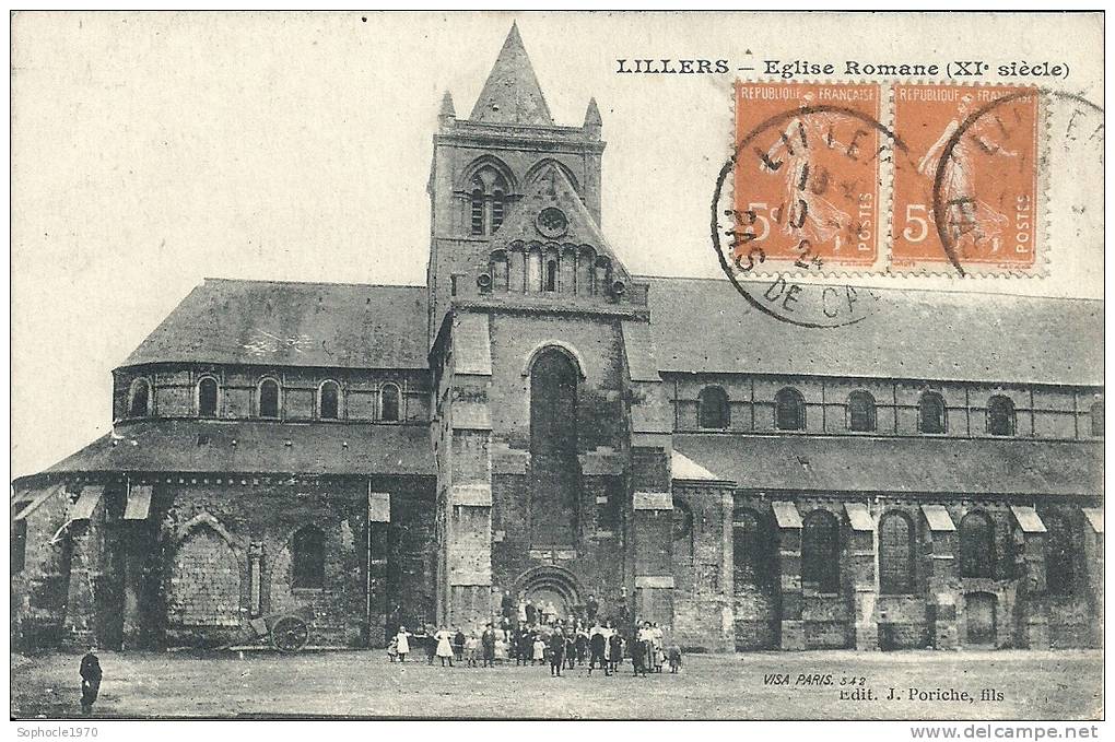 NORD PAS DE CALAIS - 62 - LILLERS - Eglise Romane XIème Siècle - Animation Devant La Porte - Lillers