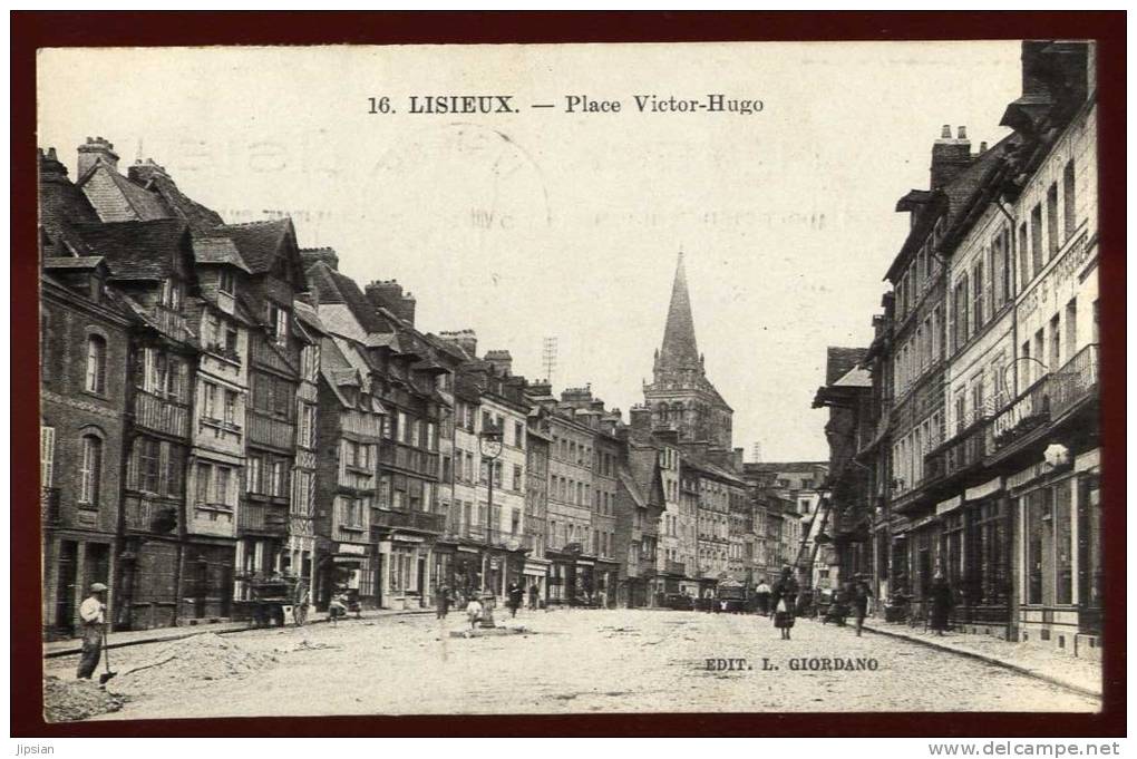 Cpa Du 14   Lisieux Place  Victor Hugo     DIV1 - Lisieux