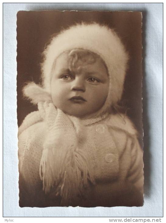 Carte Photo. Fotokaart. Petite Fille En Vêtements Hiver. Klein Meisje Met Winterse Kleren. 140x90  Mm - Anonyme Personen