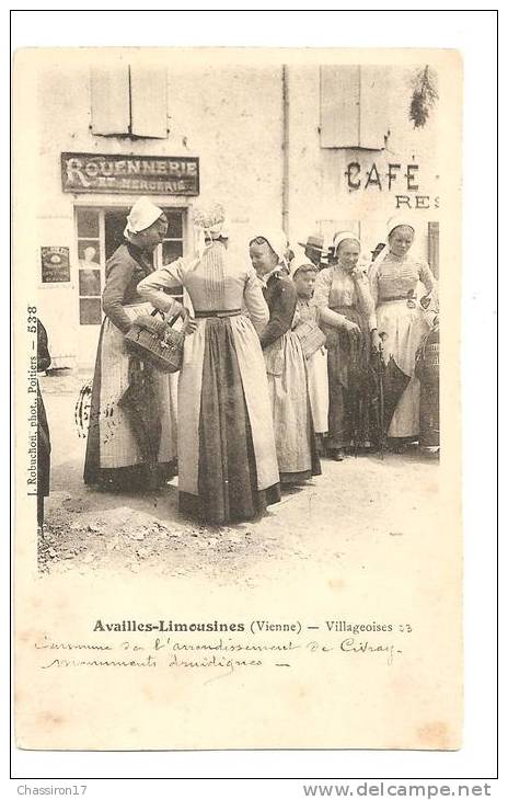86 -  AVAILLES-LIMOUSINES  - Villageoises - Carte Précurseur 1905 - Femmes Devant Des Magasins - Availles Limouzine