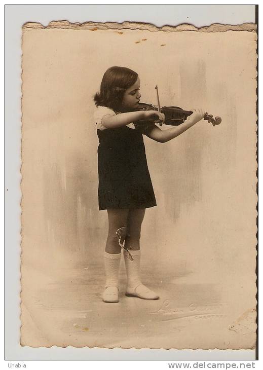 Carte Photo 1936.Fillette Jouant Du Violon. - Musique Et Musiciens