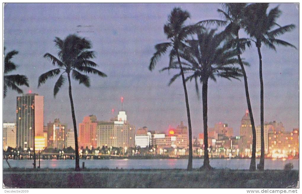BR23495 Tropical Panorama Of A Brilliant Miami Sunset   2 Scans - Miami