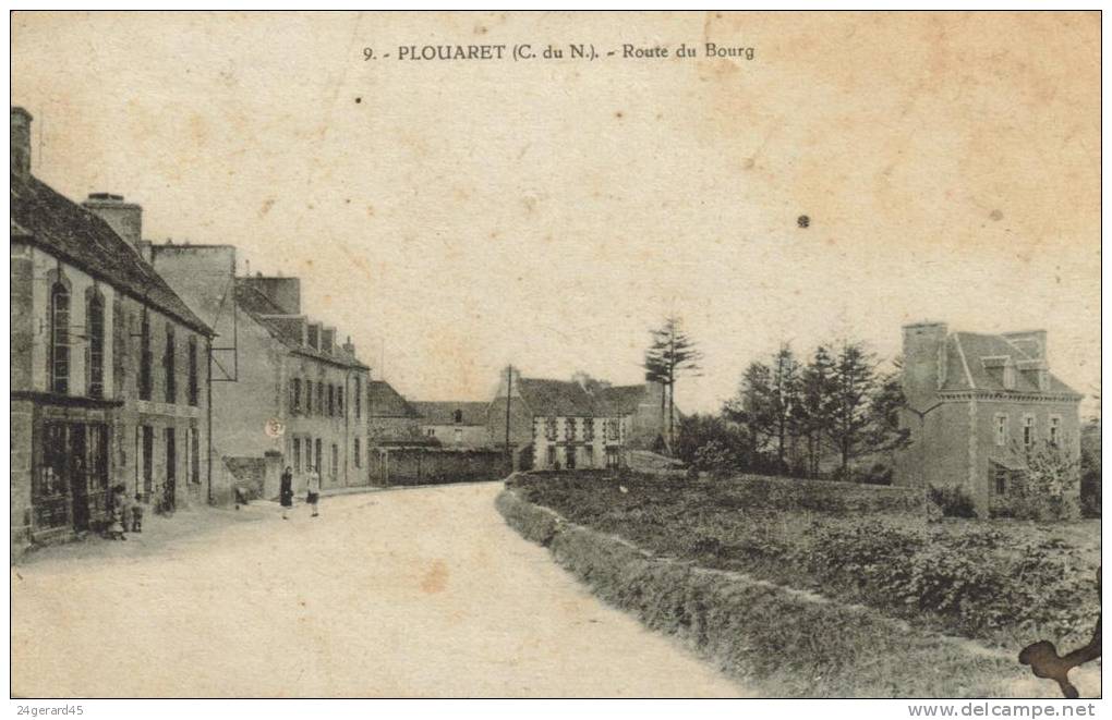 CPSM PLOUARET (Côtes D'Armor) - Route Du Bourg - Plouaret