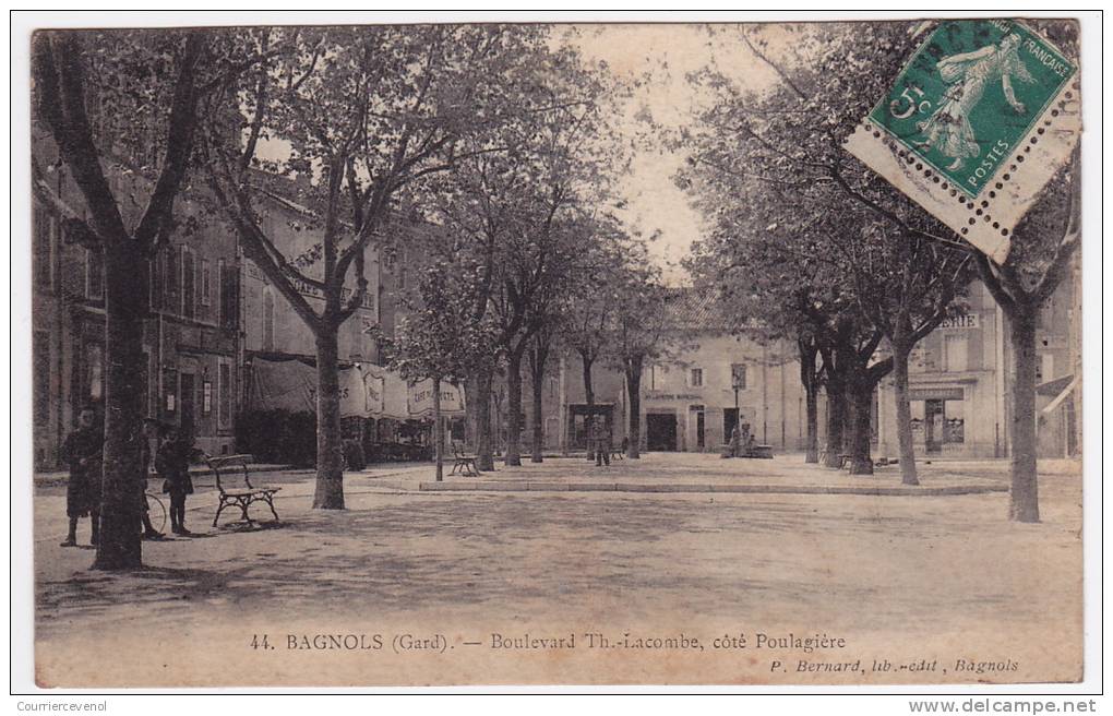 CPA - BAGNOLS (Gard) - Boulevard Th Lacombe, Coté Poulagière - Bagnols-sur-Cèze