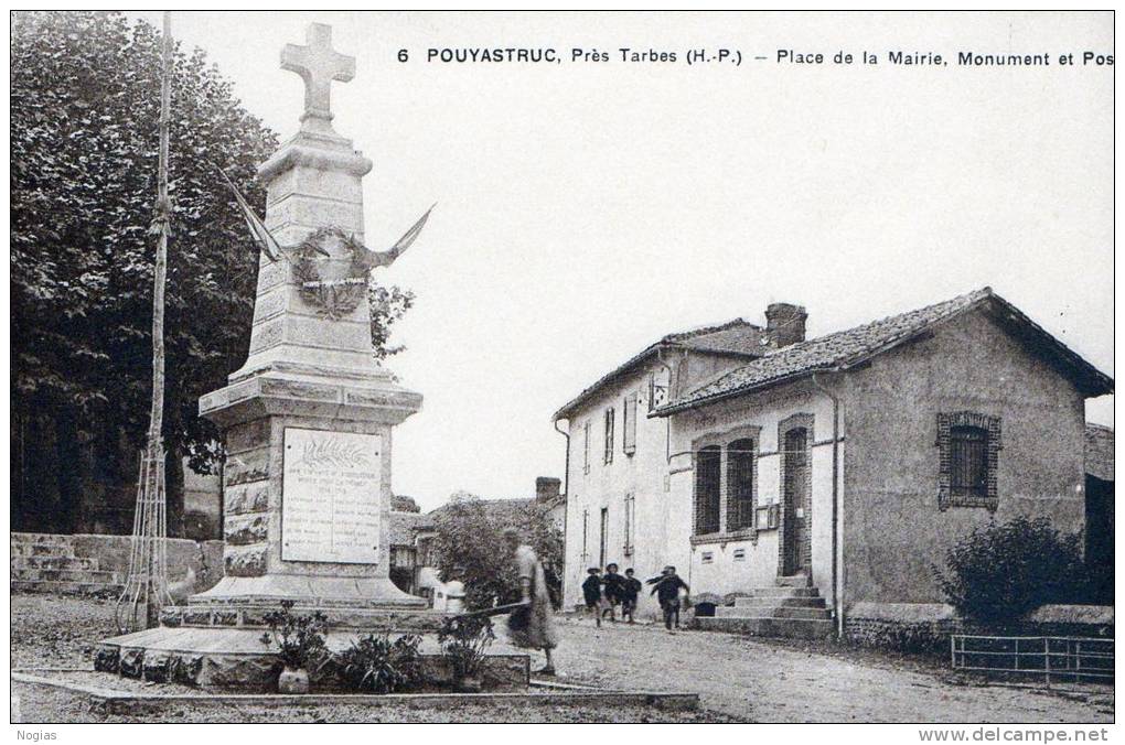 POUYASTRUC - LA PLACE DE LA MAIRIE-LE MONUMENT ET LA POSTE - TRES BELLE CARTE - SEPIA - ANIMEE  -  TOP !!! - Pouyastruc