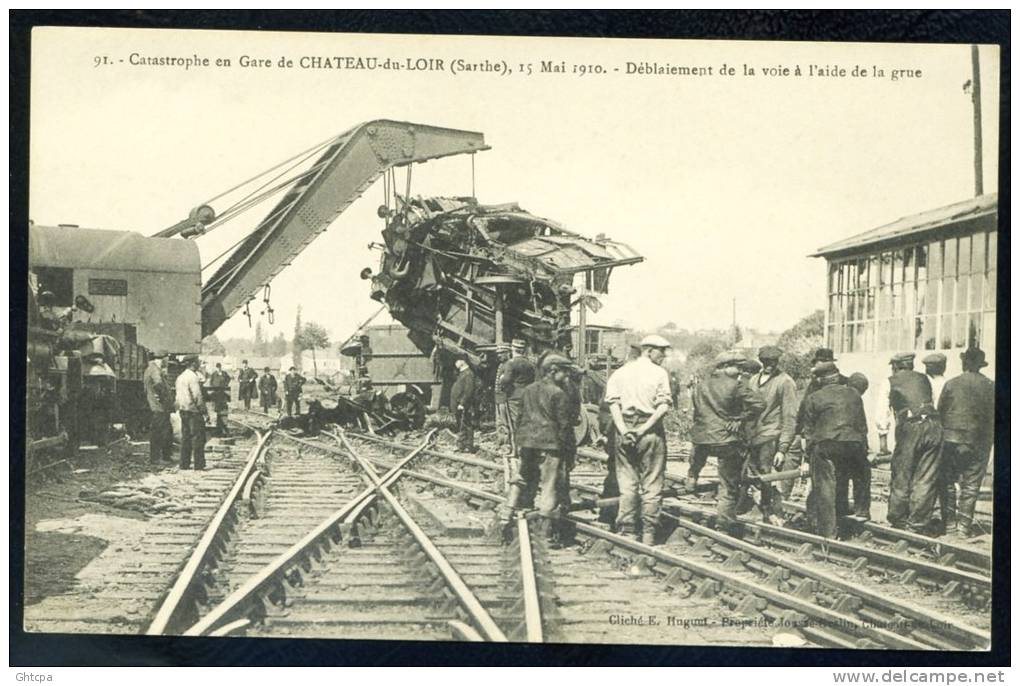 CPA. Catastrophe En Gare De CHATEAU-du-Loir, Le 15 Mai 1910. Déblaiement De La Voie... - Autres & Non Classés