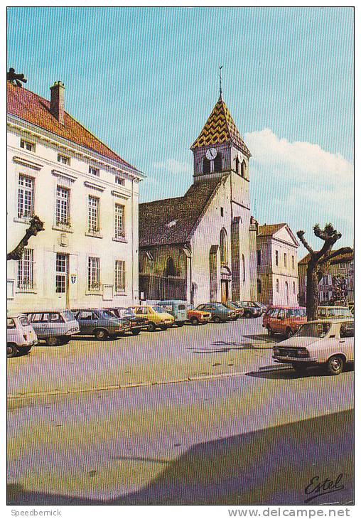 20780  IS SUR TILLE - Place Du Général Leclerc Hotel De Ville Et église St Leger -photo Viard Estel -vieille Voiture - Is Sur Tille