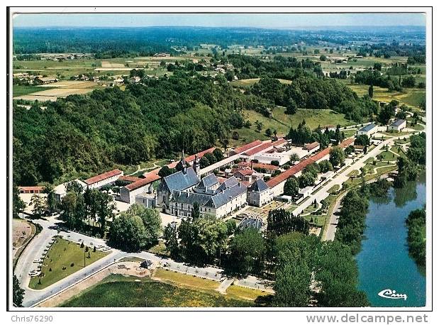 CPM 24 MONTPON MENESTEROL Vue Aérienne De Vauclaire Années 80 - Andere & Zonder Classificatie