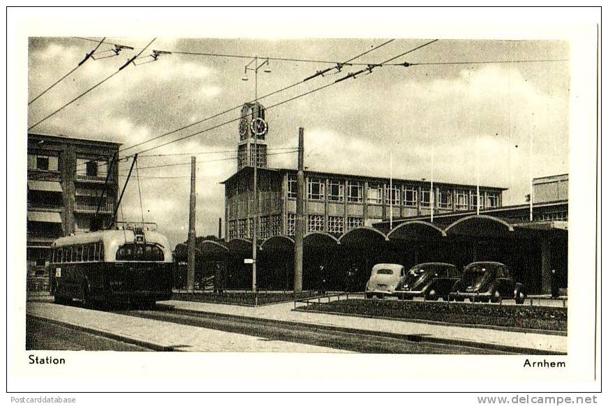 Arnhem - Station - & Old Cars, Bus, Railway Station - Arnhem