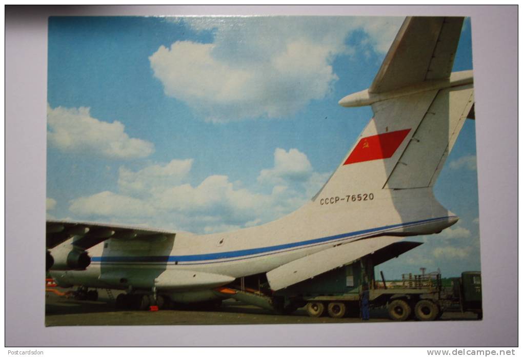 IL-86 Under Loading , Plane Avion - 1946-....: Modern Era