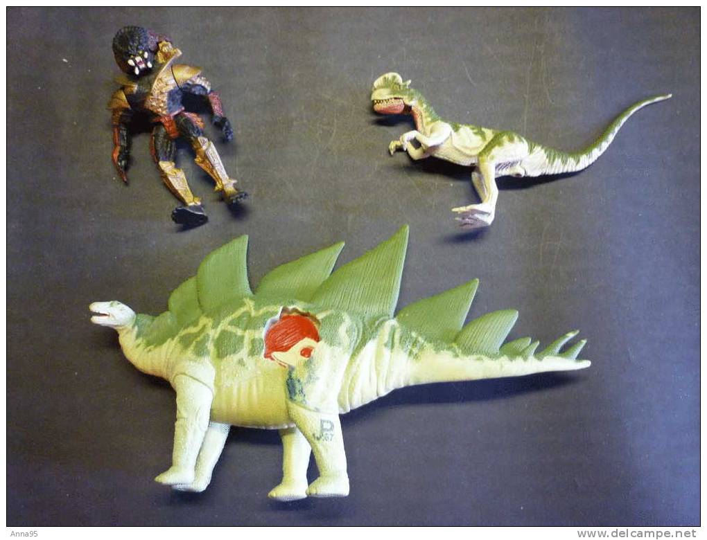 2 Figurines Jurassic Park DINOSAURE 33X18 CMS  22X12  1  Figurine TM KINNER 1993  14 Cms - Jurassic Park