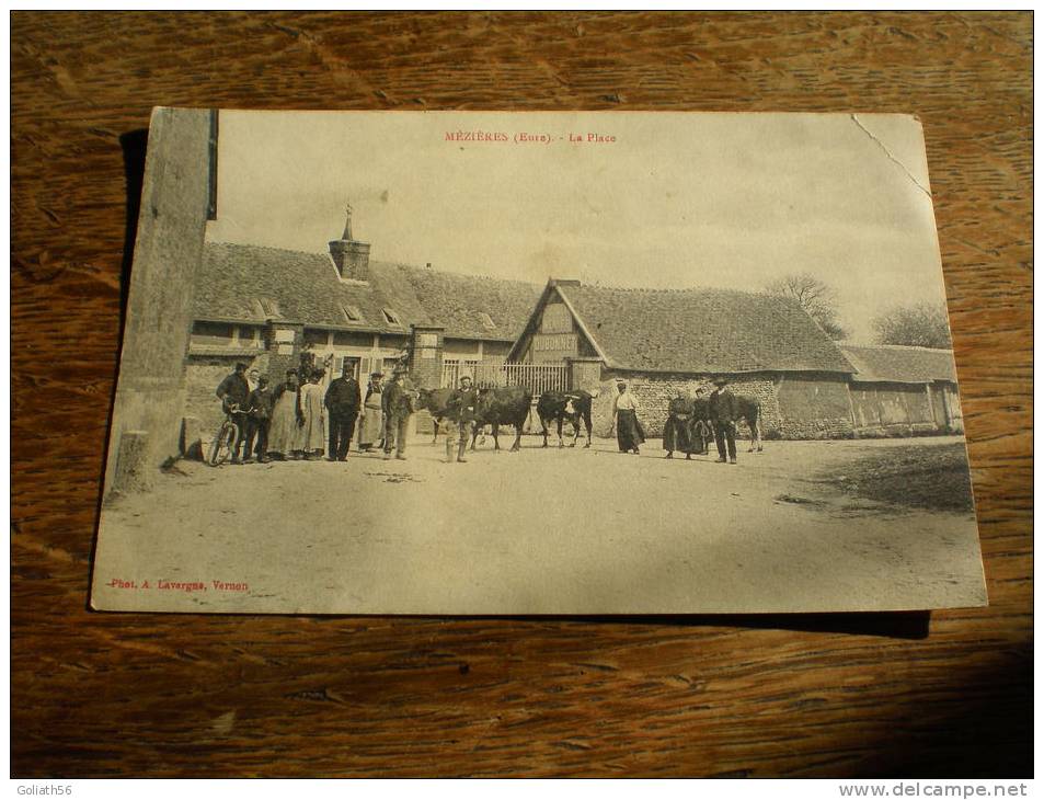 CPA De Mézières (Eure) - La Place - Agriculteurs Et Vaches, Pub Chocolat Meunier Et Dubonnet - Carte Animée - Other & Unclassified