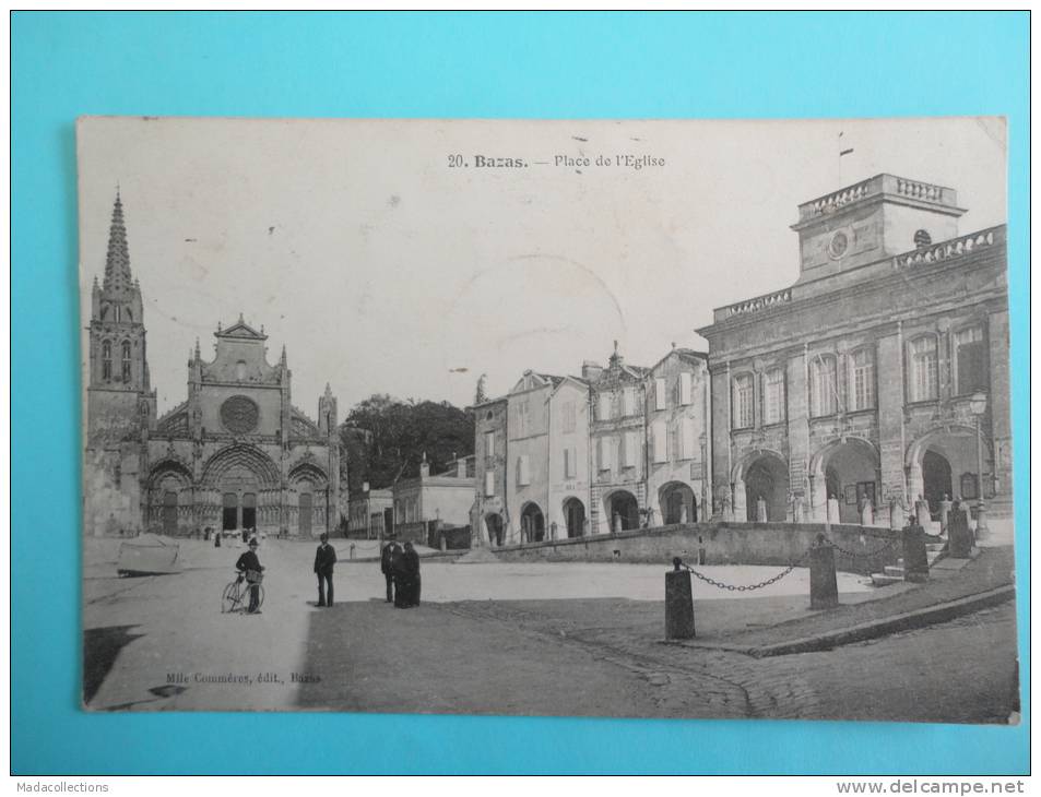 Bazas ( Gironde) La Place De L'église - Bazas