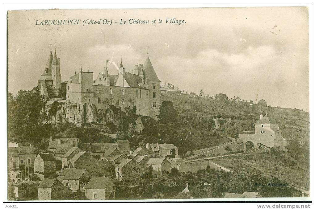 La Rochepot : Le Chateau Et Le Village - Other & Unclassified