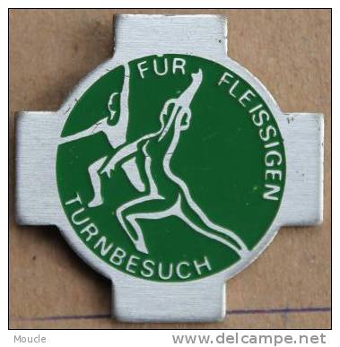 FUR FLEISSIGEN TURNBESUCH - GYMNASTES  -  GYM -  (1) - Gymnastiek