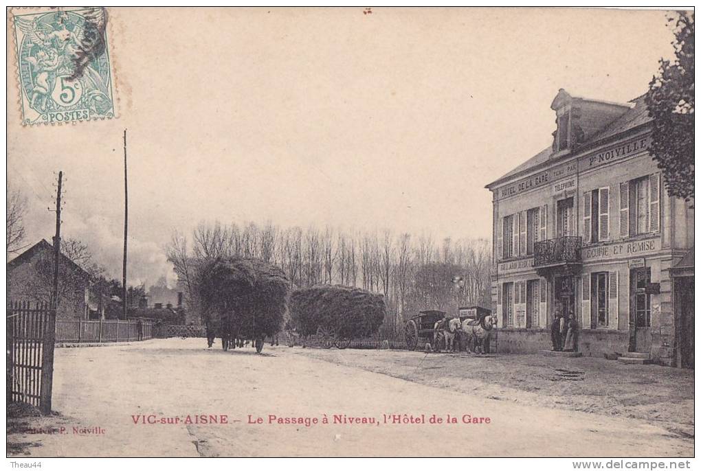 ¤¤  -   VIC-sur-AISNE   -   Le Passage à Niveau  -  L'Hôtel De La Gare , Maison " Noiville "   -  ¤¤ - Vic Sur Aisne