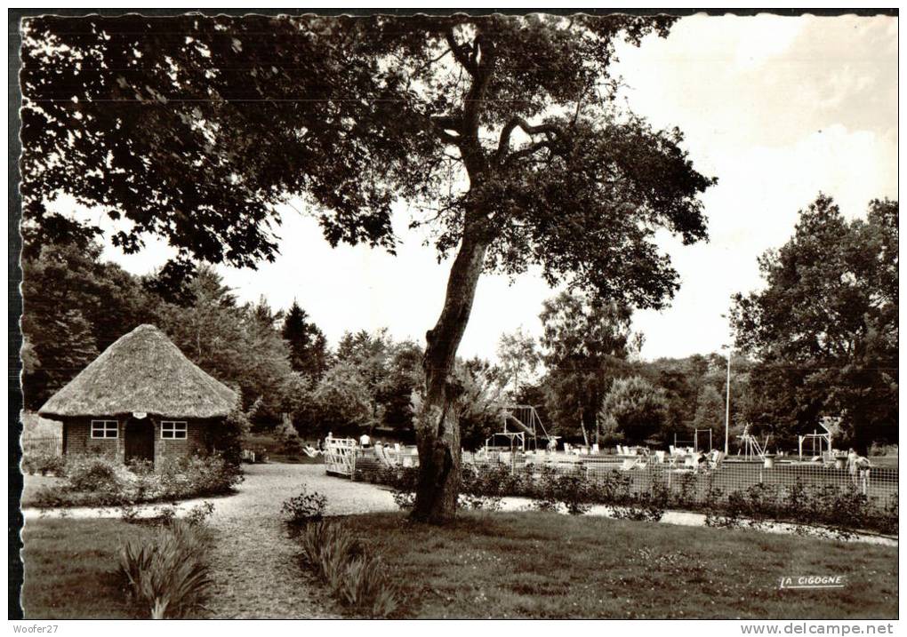 CPSM  LYONS LA FORET    Le Domaine Saint Paul - Lyons-la-Forêt