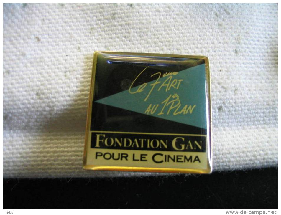 Pin´s Du 7eme Art Au 1er Plan. Fondation GAN Pour Le Cinéma - Filmmanie