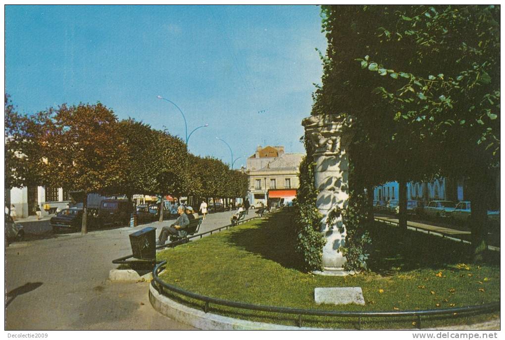 BR22553 La Place Condorcet  Bourg La Reine  2 Scans - Bourg La Reine