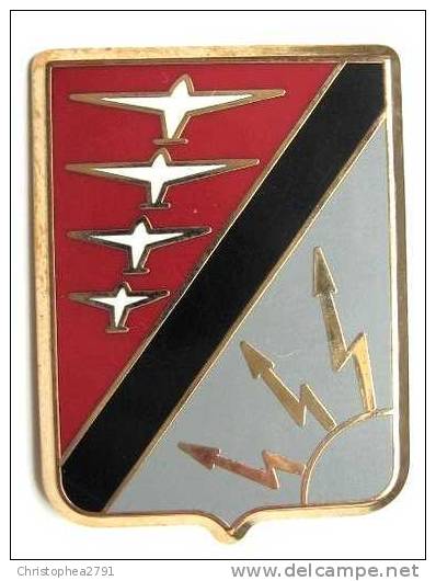 INSIGNE ARMEE DE L'AIR LA BA 902 CONTREXEVILLE (ROUGE / GRIS)  ETAT EXCELLENT DRAGO PARIS - Armée De L'air