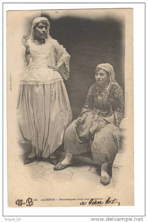 128 - ALGERIE - Mauresques Dans Leur Intérieur - Femmes