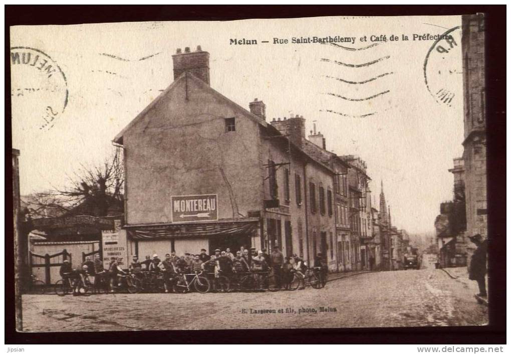 Cpa Du 77 Melun Rue Saint Barthélemy Et Café De La Préfecture  LI8 - Melun