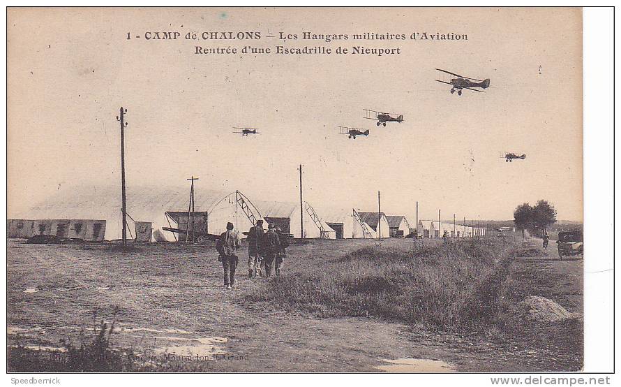 20819 Camp De CHALONS - Hangars Militaires Aviation - Rentrée Escadrille Nieuport . 1éd ? Mourmelon - 1919-1938: Between Wars