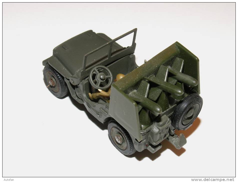 Véhicule Miniature Militaire Dinky-Toys - Militaria