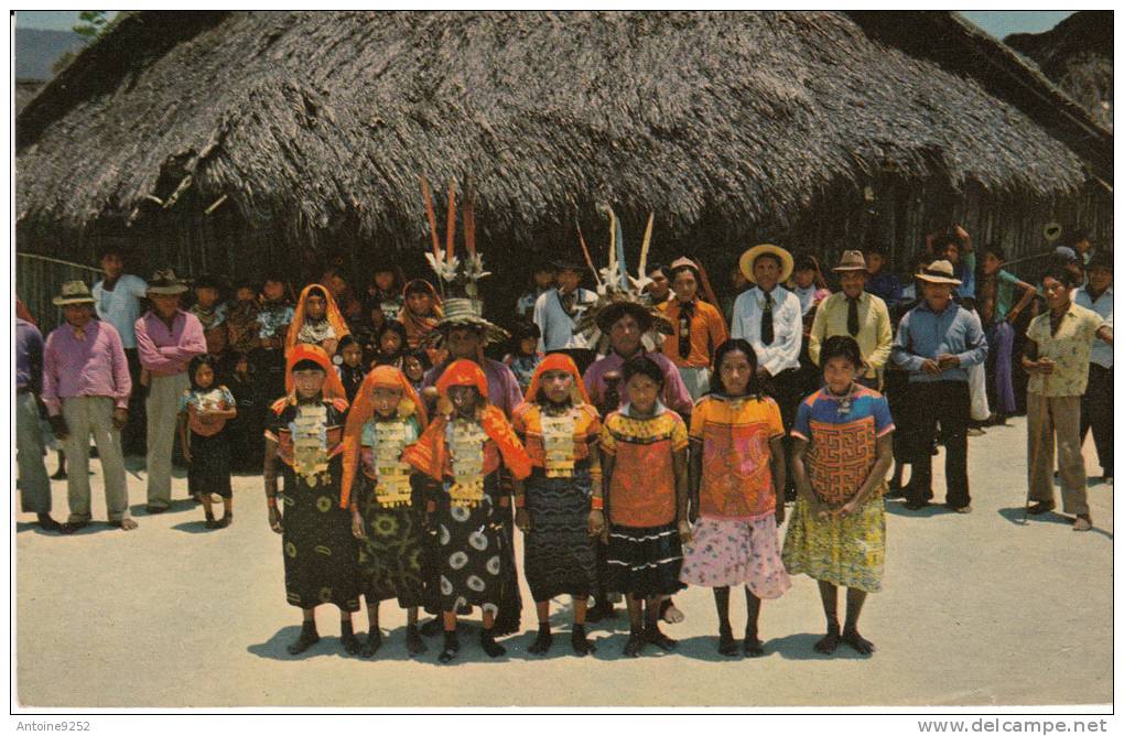 Giesta En El Dia De Los Indios En Una Isla De San Blas - Festivities On The Day Of The India On The Island Of San Blas - Panama